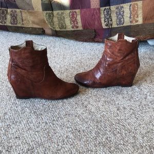 Frye brown Leather Carson wedge heel boots sz 8